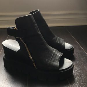 Strategia Platform Shoes